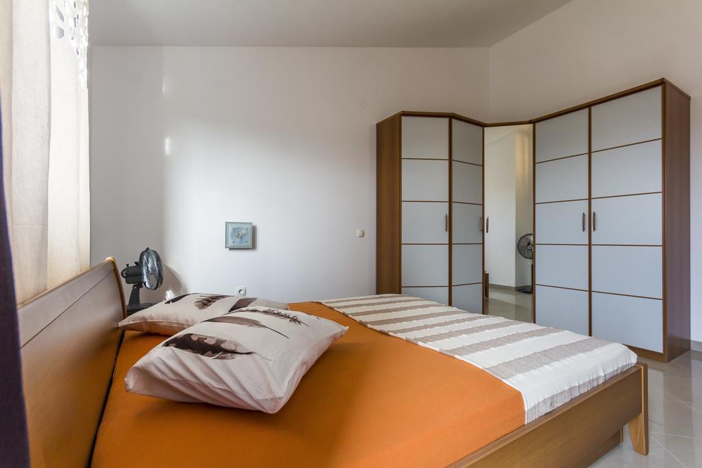 Apartments Gloria Ližnjan Eksteriør bilde