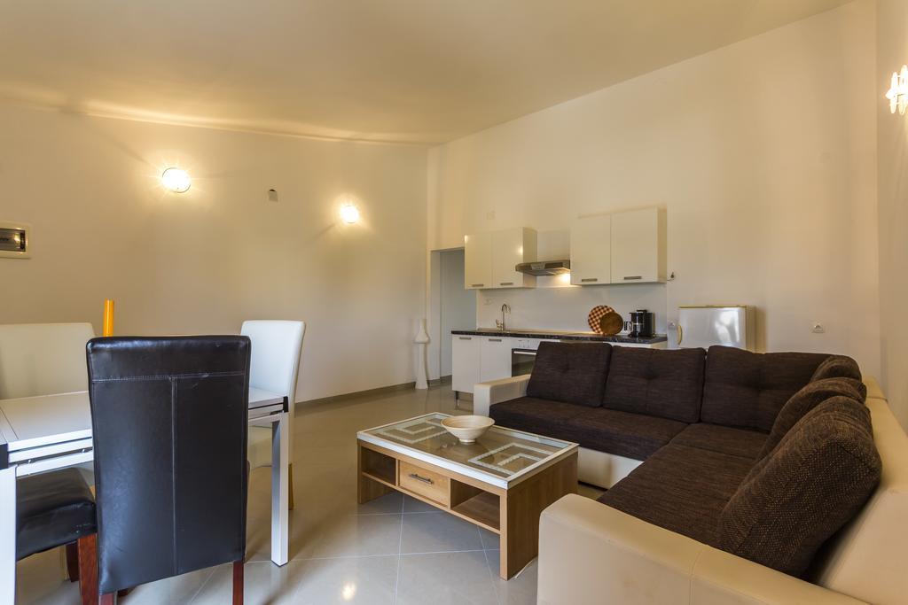 Apartments Gloria Ližnjan Eksteriør bilde