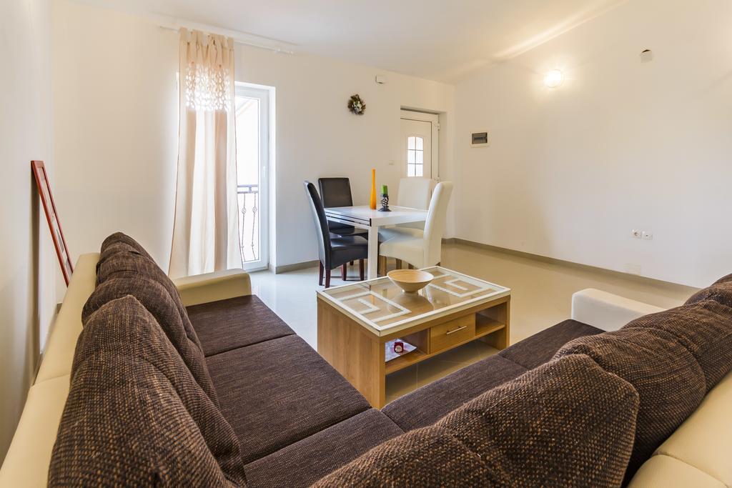 Apartments Gloria Ližnjan Eksteriør bilde