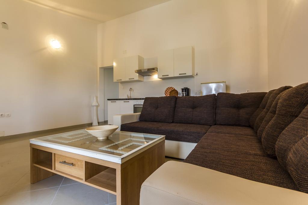 Apartments Gloria Ližnjan Eksteriør bilde
