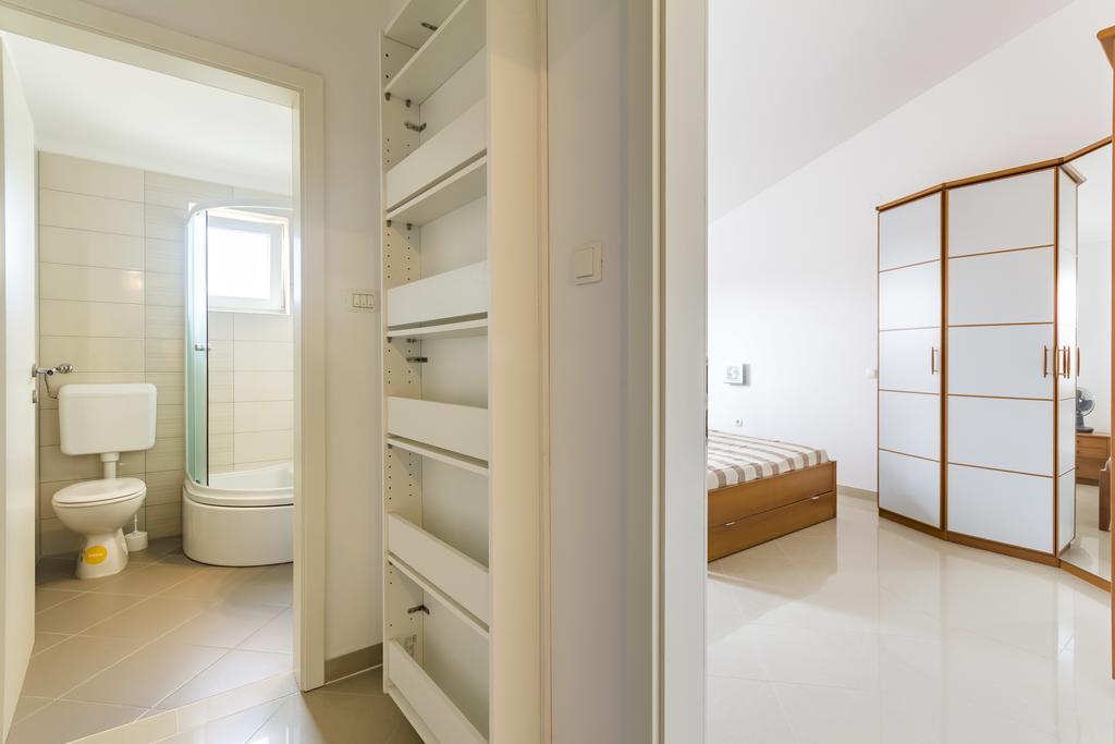 Apartments Gloria Ližnjan Eksteriør bilde