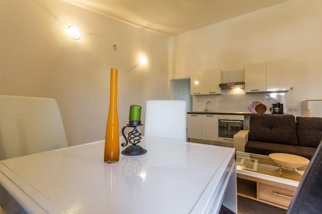 Apartments Gloria Ližnjan Eksteriør bilde