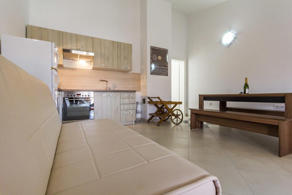 Apartments Gloria Ližnjan Eksteriør bilde