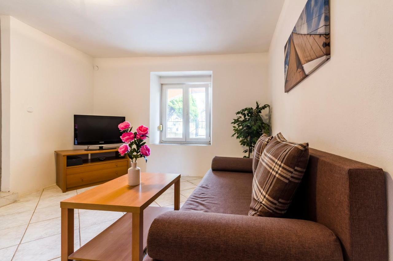 Apartments Gloria Ližnjan Eksteriør bilde